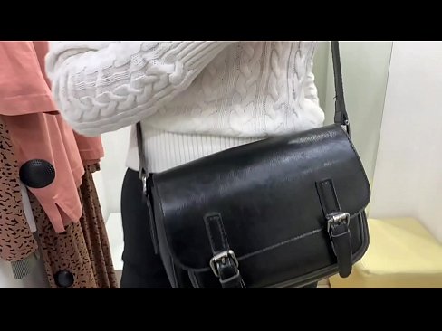❤️ Публічна мастурбація молодої сучки FeralBerry фалоімітатором у примірочній ️ Просто порно у нас